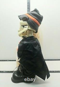 Ghoul Newly Deads Bride & Groom Skeletons Light Up Move Sing I Got You Babe