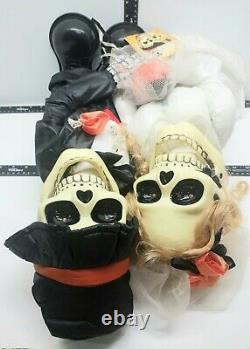 Ghoul Newly Deads Bride & Groom Skeletons Light Up Move Sing I Got You Babe