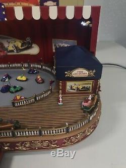 Gold Label Worlds Fair Bump and Go, Animated Display, Mr Christmas Works Great