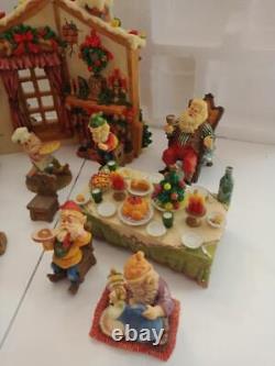 Grandeur Noel Santa And His Elves 12 Pc Diorama Scene Resin Boxed 35250107