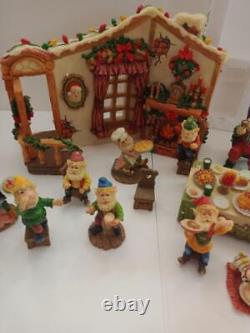 Grandeur Noel Santa And His Elves 12 Pc Diorama Scene Resin Boxed 35250107