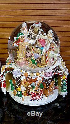 HP MUSICAL Christmas GINGERBREAD Men LG Water Snow Globe Ball REVOLVING Base