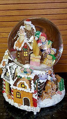 HP MUSICAL Christmas GINGERBREAD Men LG Water Snow Globe Ball REVOLVING Base