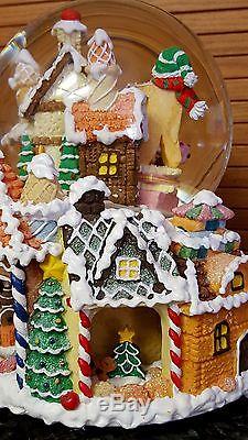 HP MUSICAL Christmas GINGERBREAD Men LG Water Snow Globe Ball REVOLVING Base