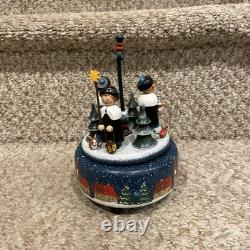 Kathe Wohlfahrt Carolers Music Box Multicolor Christmas Decoration VERY RARE Kathe Wohlfahrt Carolers Music Box Multicolor Christmas Decoration VERY RARE