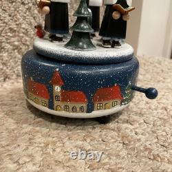 Kathe Wohlfahrt Carolers Music Box Multicolor Christmas Decoration VERY RARE Kathe Wohlfahrt Carolers Music Box Multicolor Christmas Decoration VERY RARE