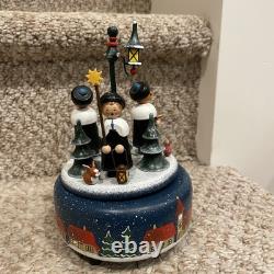 Kathe Wohlfahrt Carolers Music Box Multicolor Christmas Decoration VERY RARE Kathe Wohlfahrt Carolers Music Box Multicolor Christmas Decoration VERY RARE