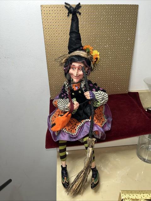 Katherine's Collection Disturbing Delights Halloween Witch Shelf Sitter 2009 19