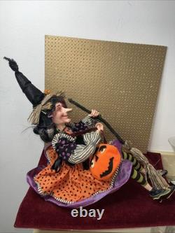Katherine's Collection Disturbing Delights Halloween Witch Shelf Sitter 2009 19