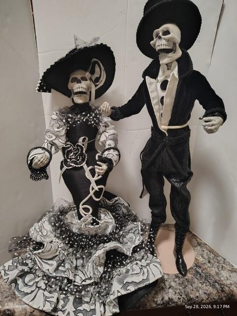 Katherine's Collection Halloween/dia De Los Muerlos Blk/white/skeleton Couple
