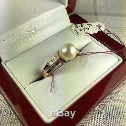 LADIES PEARL/ DIAMOND SLICES/ And 14k GOLD FINE RING