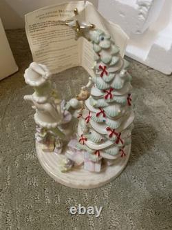 Lenox A Grinchy Christmas Eve Tree Sculpture Grinch & Max figurine. Mint