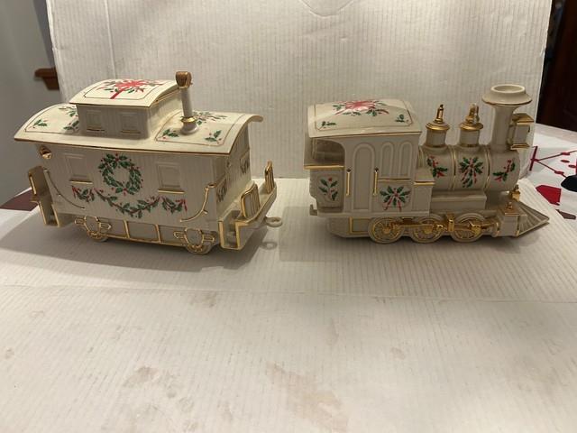Lenox Beige Gold Porcelain Holiday Junction Collection Engine Train With Caboose