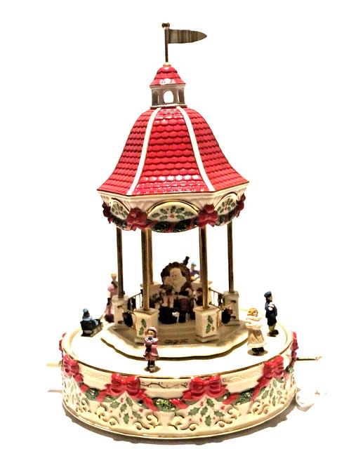 Lenox Holiday Gazebo Centerpiece Sitting On Santa's Lap Music Box