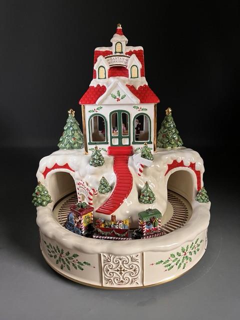 Lenox Holiday Santa's Workshop Toyland Lighted Train Musical Centerpiece