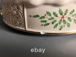 Lenox Holiday Santa's Workshop Toyland Lighted Train Musical Centerpiece