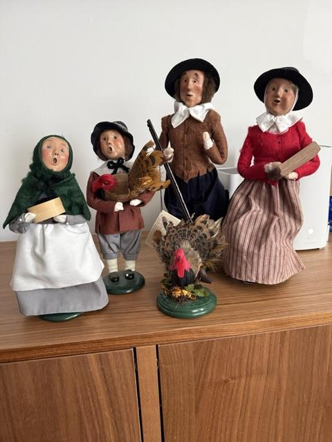 Lots Of 4 Thanksgiving Byer Choice Carolers Figurines