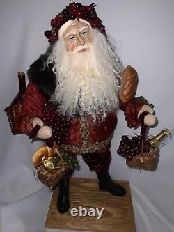 Lynn Haney 2008 HOLIDAY VINTAGE Santa Collectable Figure 23808 Grapes Wine Tags