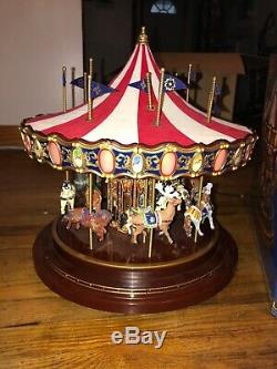 MR. CHRISTMAS Gold Label Collection Carousel With FLAGS Big Carousel PLEASE READ