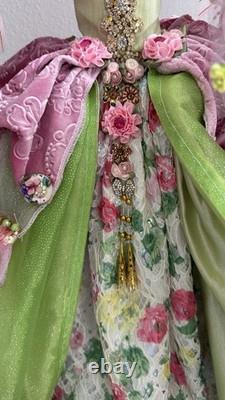 Mark Roberts Collectible Cat Beauty. 23.5. Easter Spring Shopping Cat