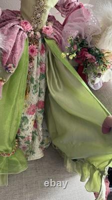 Mark Roberts Collectible Cat Beauty. 23.5. Easter Spring Shopping Cat