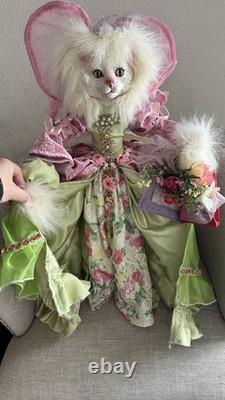 Mark Roberts Collectible Cat Beauty. 23.5. Easter Spring Shopping Cat