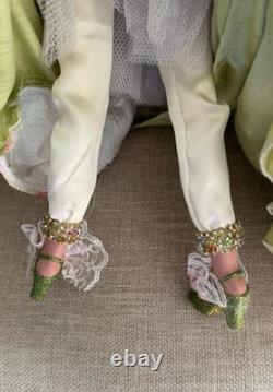 Mark Roberts Collectible Cat Beauty. 23.5. Easter Spring Shopping Cat