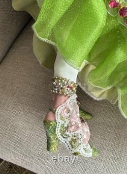 Mark Roberts Collectible Cat Beauty. 23.5. Easter Spring Shopping Cat