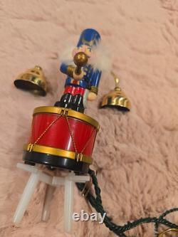 Mr. Christmas Santa's Marching Band Brass Bells Play 35 musical Carols Vtg 90s