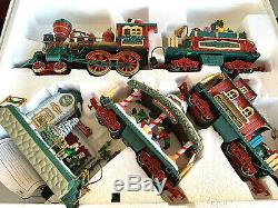 New Bright Holiday Express Animated Christmas Train Set # 387 G-Gauge EUC