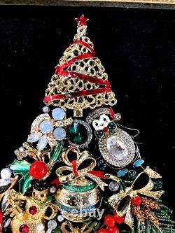 OOAK FRAMED VTG JEWELRY ART COLLAGE Christmas Tree 11 x 13 SPECTACULAR