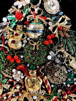 OOAK FRAMED VTG JEWELRY ART COLLAGE Christmas Tree 11 x 13 SPECTACULAR