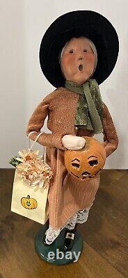 RARE Byers Choice Caroler Halloween Witch With Pumpkin Trick Or Treat Decoration