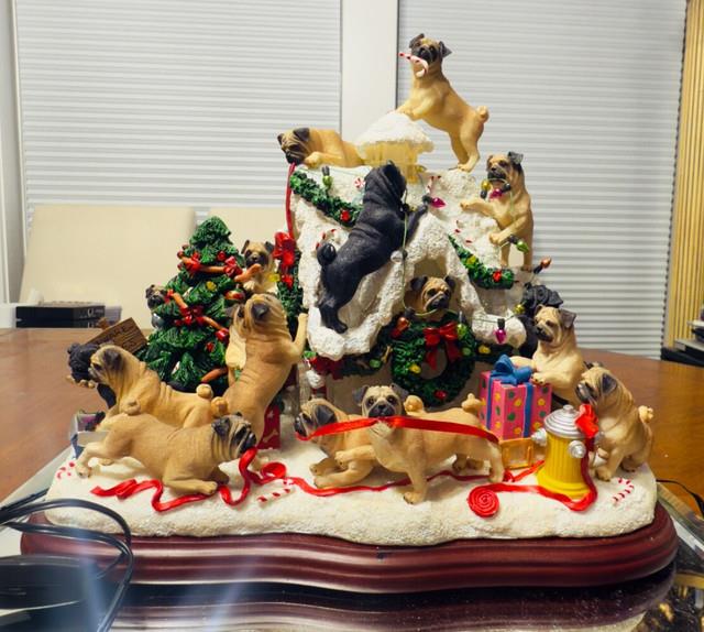 Rare And Retired Danbury Mint Pug Christmas Doghouse