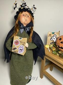 Rare 2010 Byers Choice Fall Open House Witch Signed By J Byers And Table