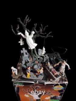 Retired Lemax Spookytown Halloween Xollection Iob Lot. 32 Pieces Retired Lemax Spookytown Halloween Xollection Iob Lot. 32 Pieces