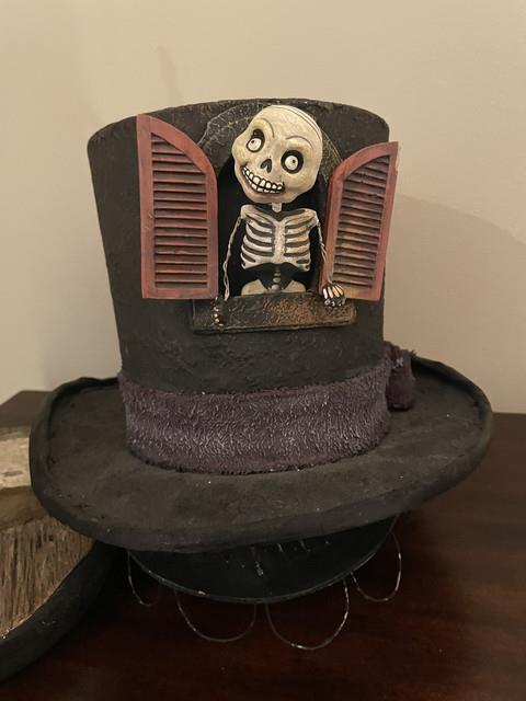 Rucus Studio Scott Smith Retired Halloween Skeleton Top Hat Stand
