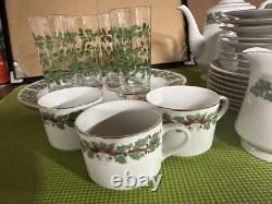 Sango Christmas Holly 8415 Set For 8 People 57 Pieces All Tighter With Cream