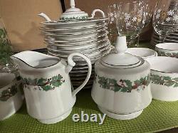 Sango Christmas Holly 8415 Set For 8 People 57 Pieces All Tighter With Cream