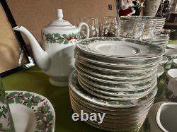 Sango Christmas Holly 8415 Set For 8 People 57 Pieces All Tighter With Cream