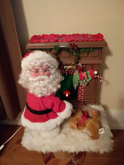 Santas Best Special Delivery Christmas Motionette Fireplace Working 21 X 20 X19