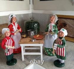 Set Byers Choice Carolers Grandmother Baking Xmas Cookies Boy Girl Mother Table