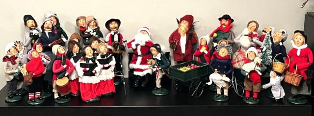 Set Of 28 Byers Choice Vintage Lot Christmas Carolers With Accessories