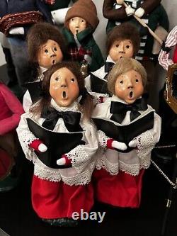 Set of 28 Byers Choice Vintage Lot Christmas Carolers with accessories