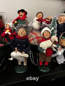 Set of 28 Byers Choice Vintage Lot Christmas Carolers with accessories