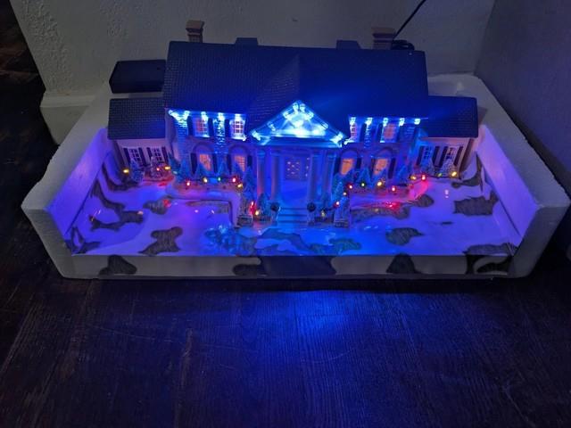 Singing Lighted Christmas At Elvis Presley Graceland Music Ceramic House Rare