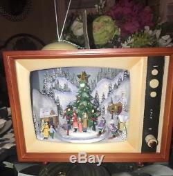 Television with Christmas Carolers Scene Light Up Motion Music Box 8x10 New