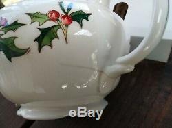 Tom Hegg''A Cup of Christmas Tea'' 22 piece bone china Waldman Original Boxes