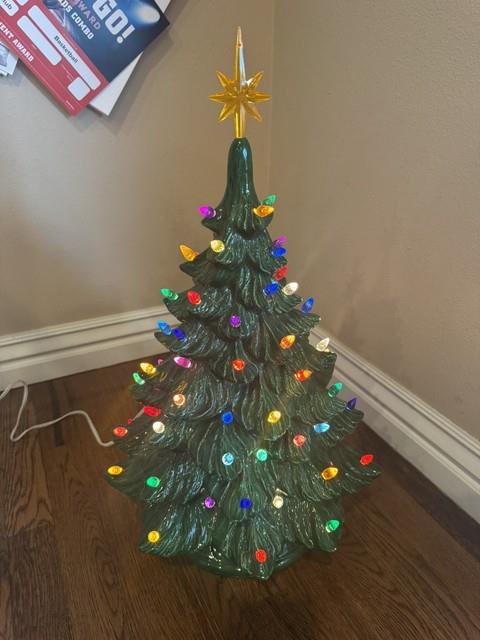 Vintage Atlantic Mold 19 Ceramic Christmas Tree Classic Green Lighted