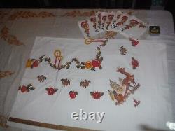 VINTAGE CHRISTMAS MCM TABLECLOTH 90x61 SANTA REINDEER 8 MATCHING NAPKINS EXCELL